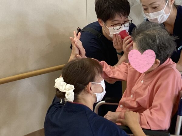 研修を積み重ねて、毎日のケアに広げていく ――ユマニチュード®実践者育成研修（2025年8月｜当院2回目）